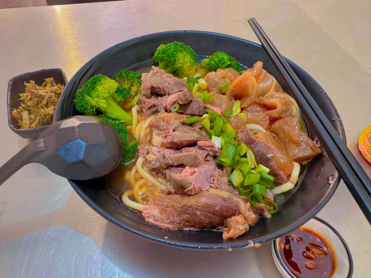 老黃極品牛肉麵&雪花冰的照片，第 3 張，共 4 張